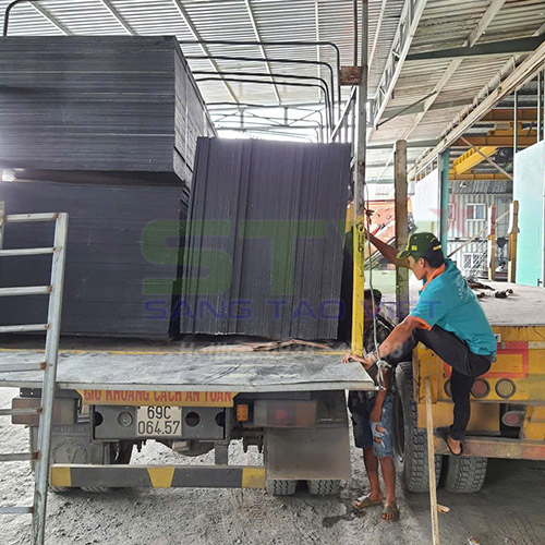 Hình ảnh đóng hàng và vận chuyển Sáng Tạo Việt